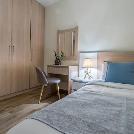 Lemar Luxury * Χερσόνησος