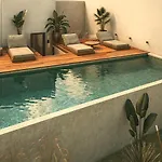 Lemar Luxury * Χερσόνησος